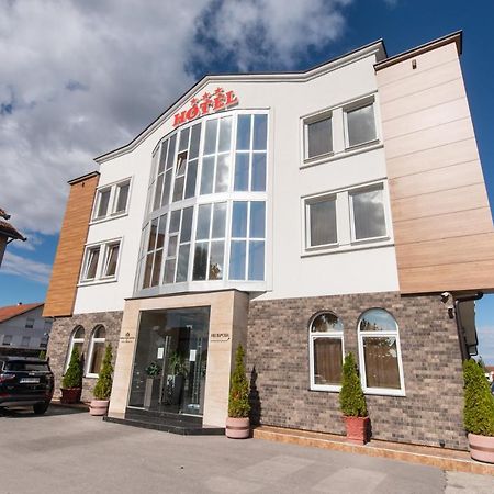 Hotel Stari Krovovi Veternik ภายนอก รูปภาพ