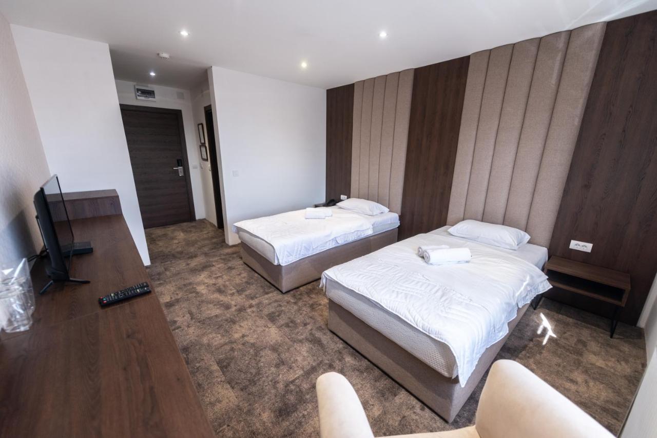 Hotel Stari Krovovi Veternik ภายนอก รูปภาพ