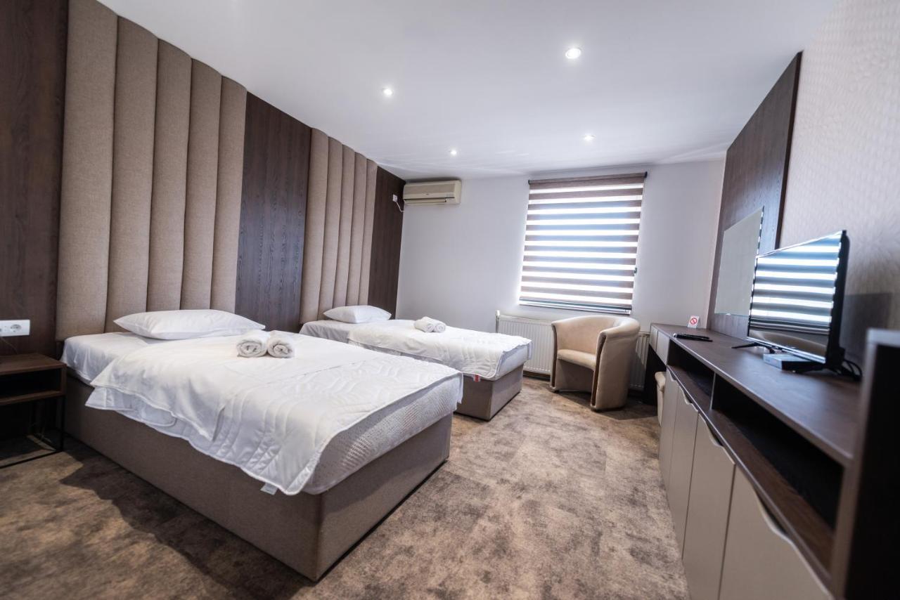 Hotel Stari Krovovi Veternik ภายนอก รูปภาพ