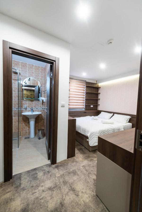 Hotel Stari Krovovi Veternik ภายนอก รูปภาพ