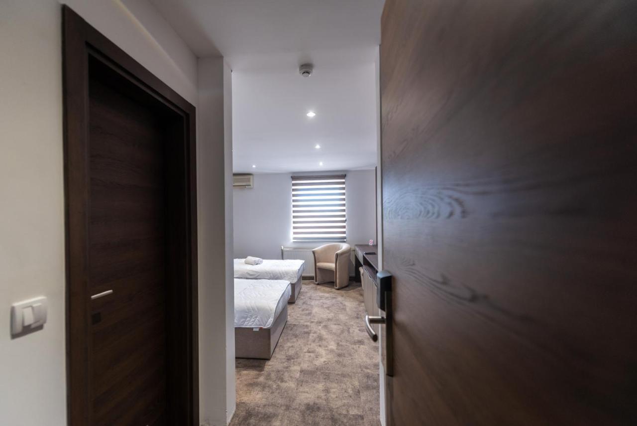 Hotel Stari Krovovi Veternik ภายนอก รูปภาพ