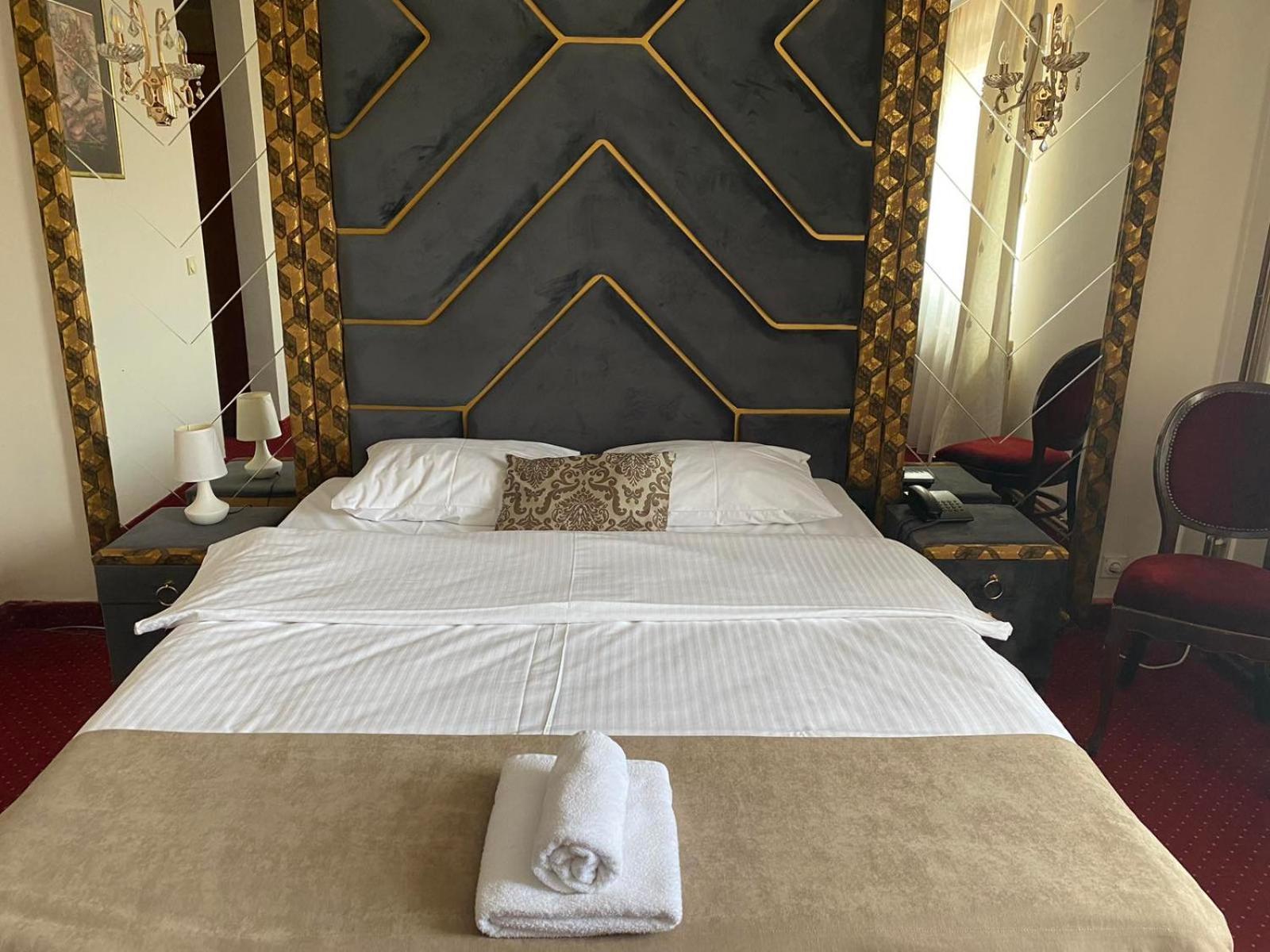 Hotel Stari Krovovi Veternik ภายนอก รูปภาพ